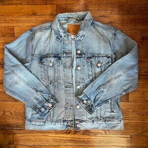Levi's Light Wash Denim Jacket Rhinestone Sleeves Women's Medium